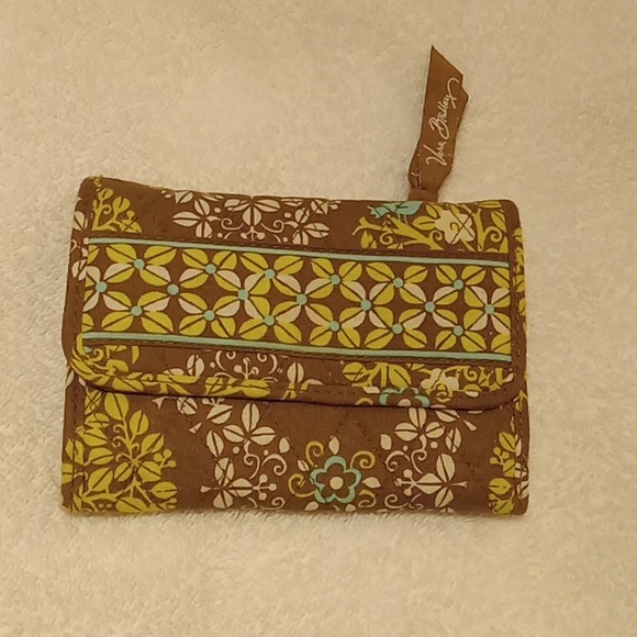 Vera Bradley Compact Taxi Brown and Green Floral Wallet Sittin In Tree Pattern - Picture 2 of 6